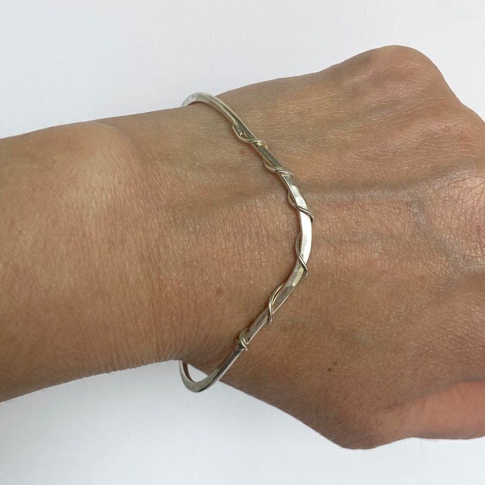 Sterling Silver 925 Dainty Twisted Hammered V Shaped Cuff Bracelet 6.75"